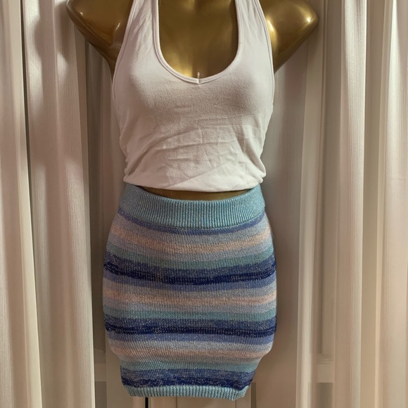 Beautiful knitted mini skirt - Picture 2 of 7